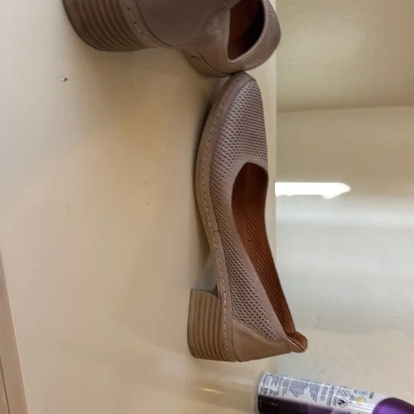 Spring Step Pink and Tan Flats with Textured Pattern - Picture 6 of 6